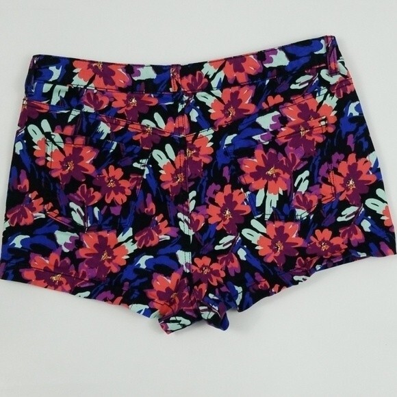 SO shorts with multicolored floral design sz 15 - Picture 2 of 6